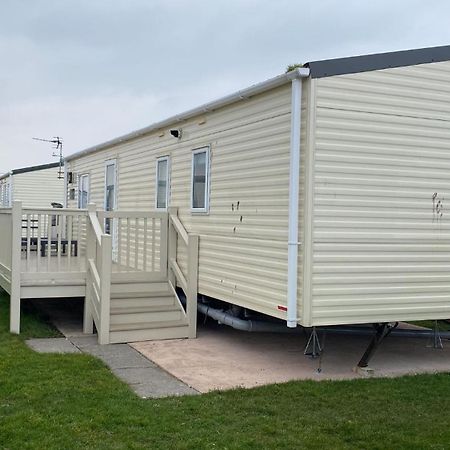 2 Bed Caravan For Hire At Golden Sands In Rhyl Exterior photo