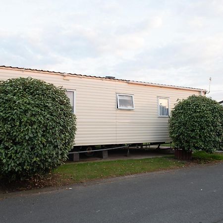 2 Bed Caravan For Hire At Golden Sands In Rhyl Exterior photo