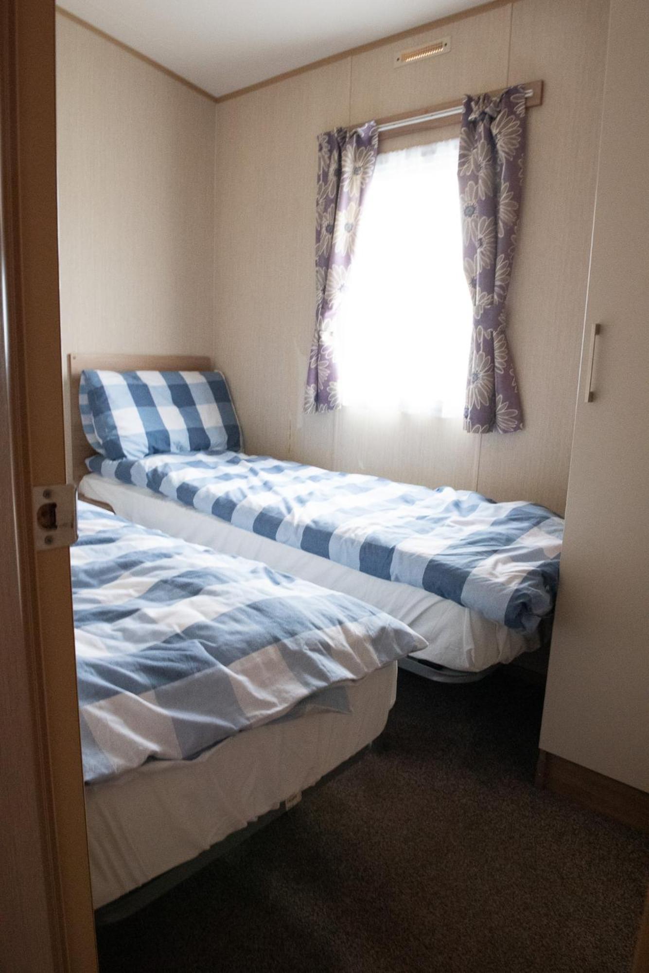 2 Bed Caravan For Hire At Golden Sands In Rhyl Exterior photo
